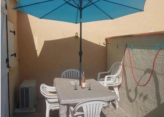 別荘 Joli Petit Pavillon Climatise 50 M De La Saint-Pierre-la-Mer (Aude)