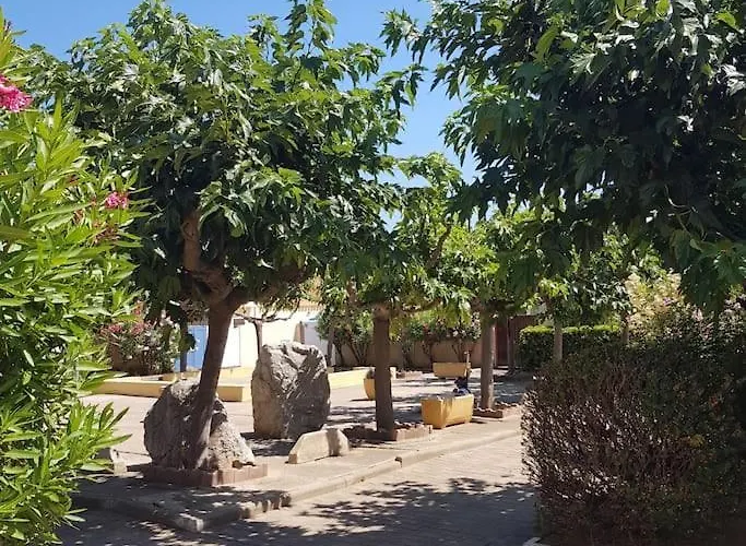 Joli Petit Pavillon Climatise 50 M De La Saint-Pierre-la-Mer (Aude)