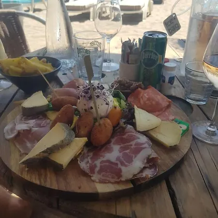 Joli Petit Pavillon Climatise 50 M De La 別荘