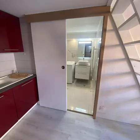 Holiday home Joli Petit Pavillon Climatise 50 M De La *