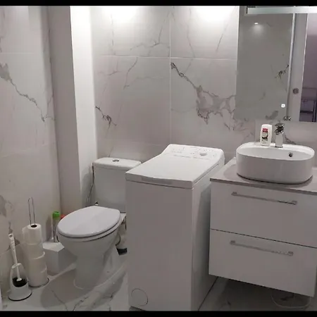 Holiday home Joli Petit Pavillon Climatise 50 M De La *