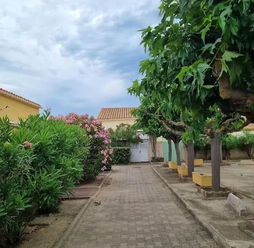 Joli Petit Pavillon Climatise 50 M De La 펜션